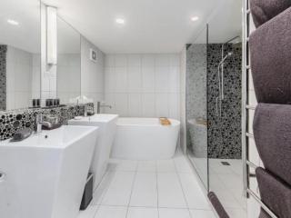 MODERN BATHROOM