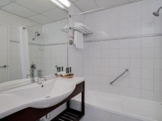MODERN BATHROOM