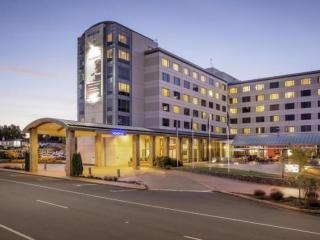 NOVOTEL LAKESIDE HOTEL 