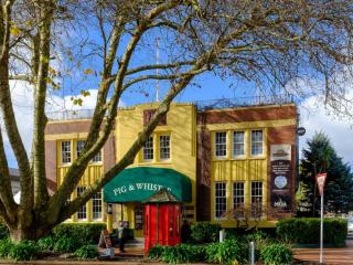 PIG & WHISTLE