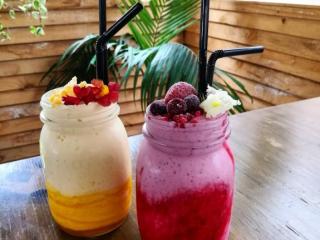 CAFE & BAR