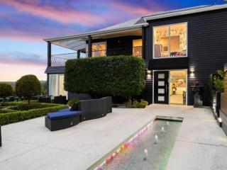 BLACK SWAN LAKESIDE BOUTIQUE HOTEL 