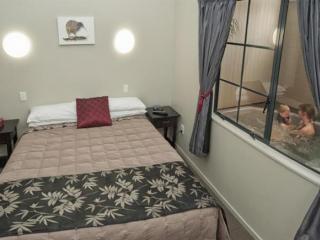 1 Bedroom Apartment bed and Spa