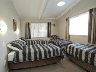 Single beds in 2 bedroom apartment