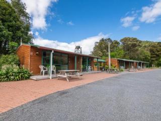 BLUE LAKE TOP 10 HOLIDAY PARK 