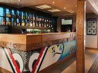 RESTAURANT & BAR 