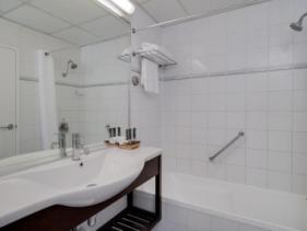 MODERN BATHROOM
