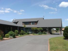 CEDARWOOD LAKESIDE MOTEL