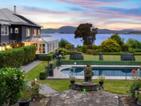 BLACK SWAN LAKESIDE BOUTIQUE HOTEL