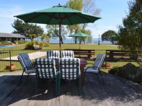 CEDARWOOD LAKESIDE MOTEL
