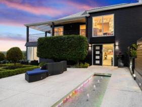 BLACK SWAN LAKESIDE BOUTIQUE HOTEL 