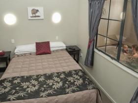 1 Bedroom Apartment bed and Spa